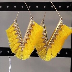 12 Pairs Wearable Earrings Grab Bag for Resell or Craft Lot FY767